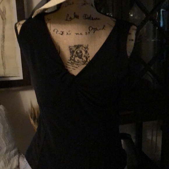 Black sleeveless top - Picture 4 of 7